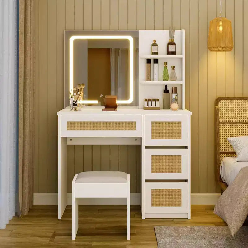 Toeletta con Specchio, 4 Cassetti e 2 Ripiani, Colore Bianco e Oro in Rattan, Uso Singolo